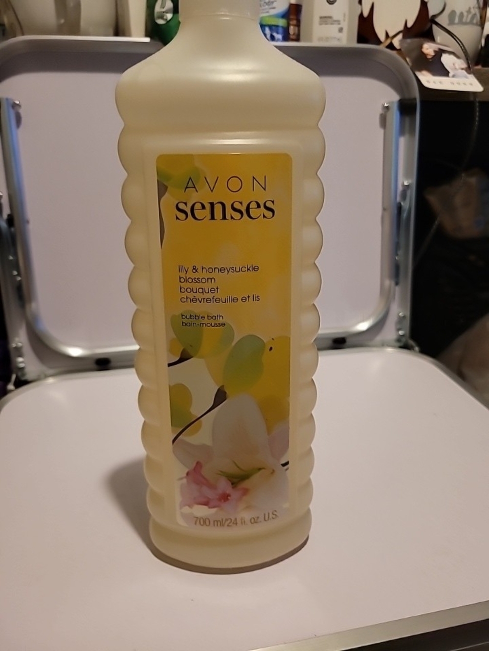 Avon Senses Lily & Honeysuckle Blossom Bubble Bath - Soft Yellow